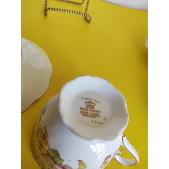 Royal Albert Tea Cup & Saucer Set "Lovelace" Pattern 1940's - Picture 9 of 9